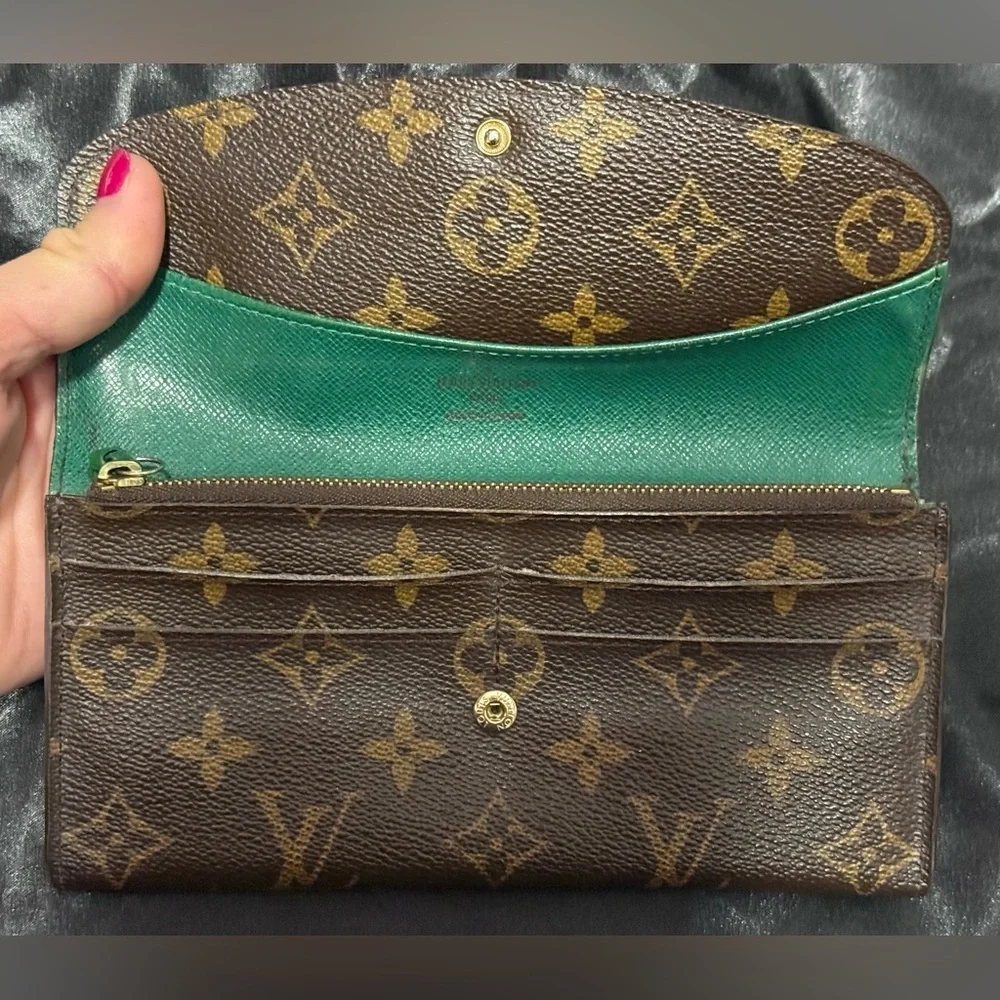 Louis Vuitton green Emilie wallet